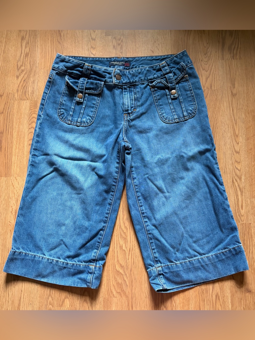 Y2k American Eagle Outfitters Capris Cargo Shorts size 8 medium wash